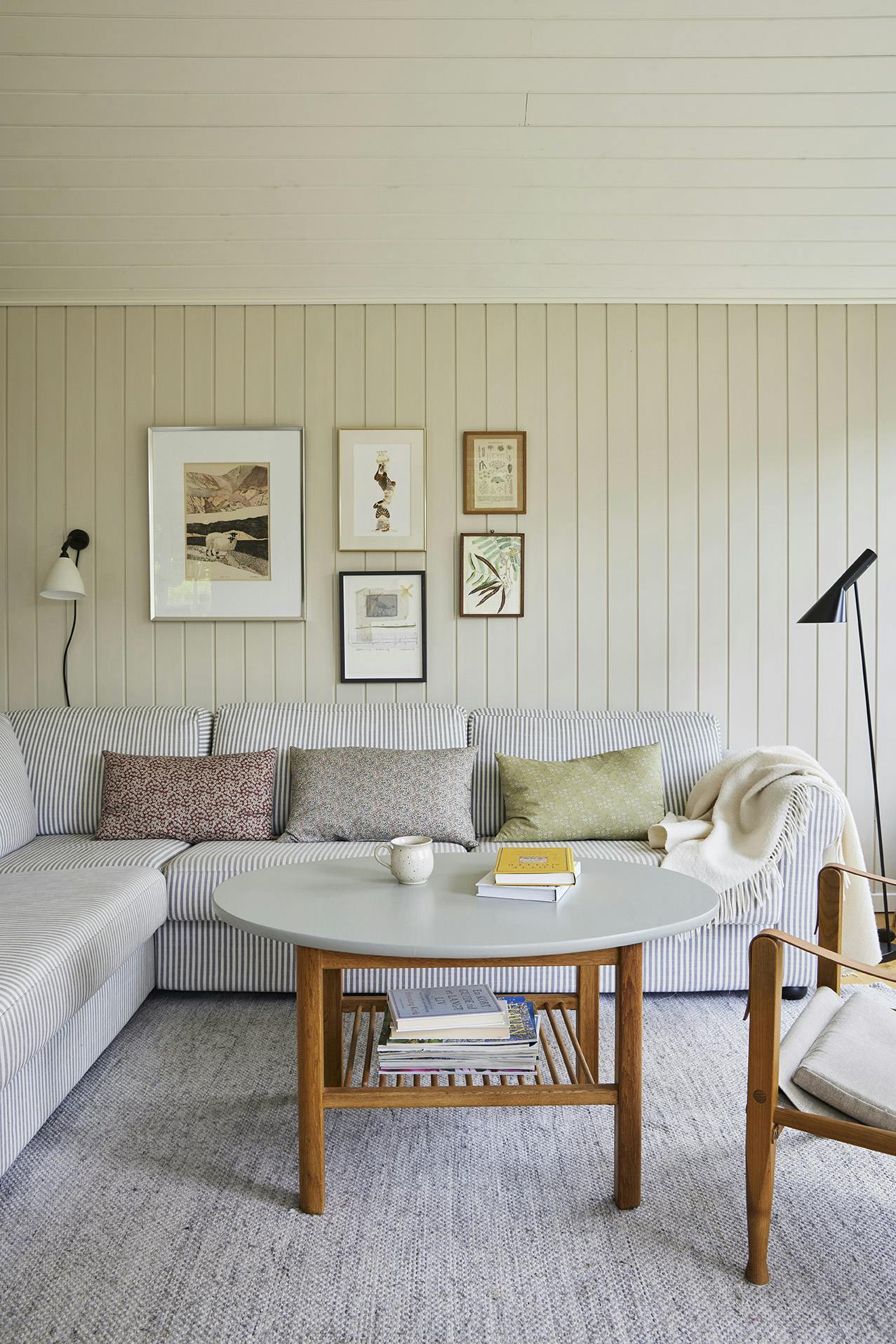 LærkeHentze230711 Stue med gallerivæg